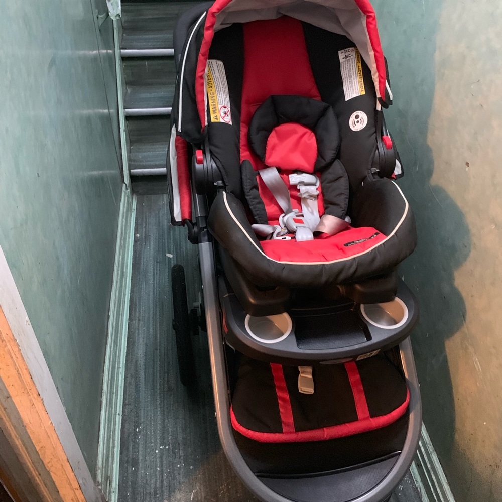 Baby Stroller - Picture 3 of 4